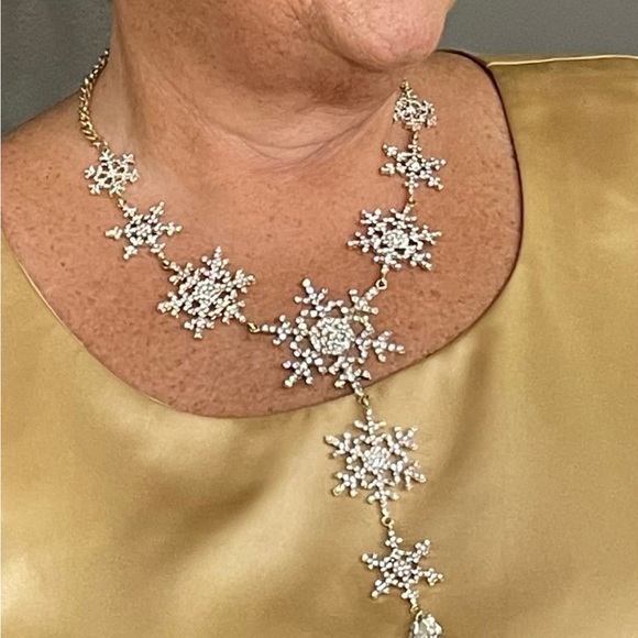 Bling Snowflake Necklace with matching Earrings - Picture 7 of 7